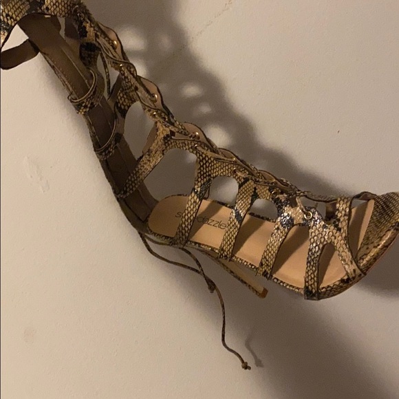 Snake printed laced heels - Picture 2 of 2